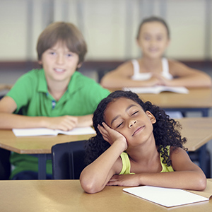 A little girl daydreaming during a school lessonhttp://195.154.178.81/DATA/i_collage/pi/shoots/782353.jpg